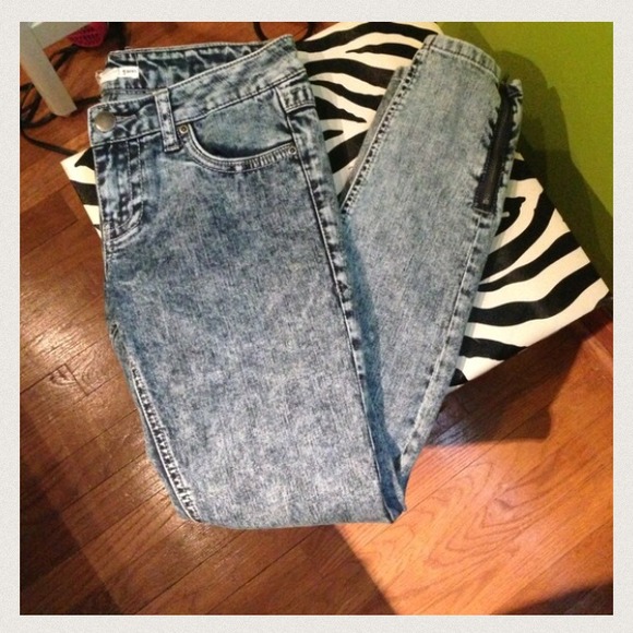 Acid wash jeans