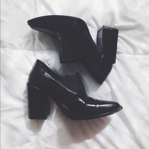 TOPSHOP UNIQUE Hi vamp heel
