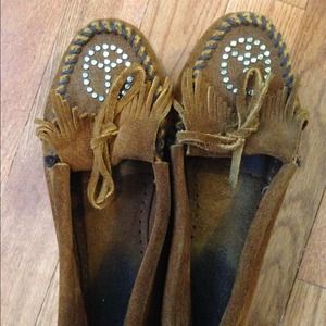 Minnetonka peace sign moccasins