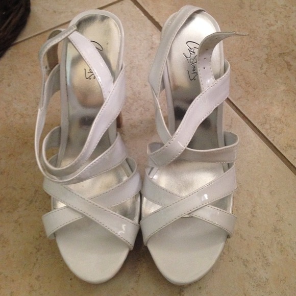 High heels size 7 white