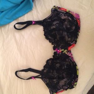 Victoria secret unline Demi  34 DDD fits like DD
