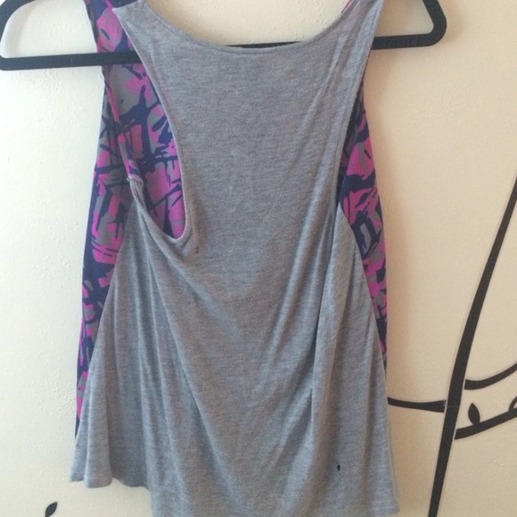 Abstract Printed Top - Picture 3 of 3