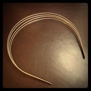 Metallic gold headband 🌹