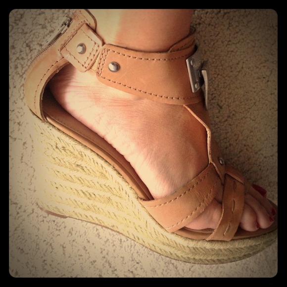 Marc Fisher nude sandals