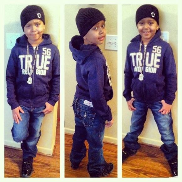 My ✈✈kid closet 😉meet your other seller☺