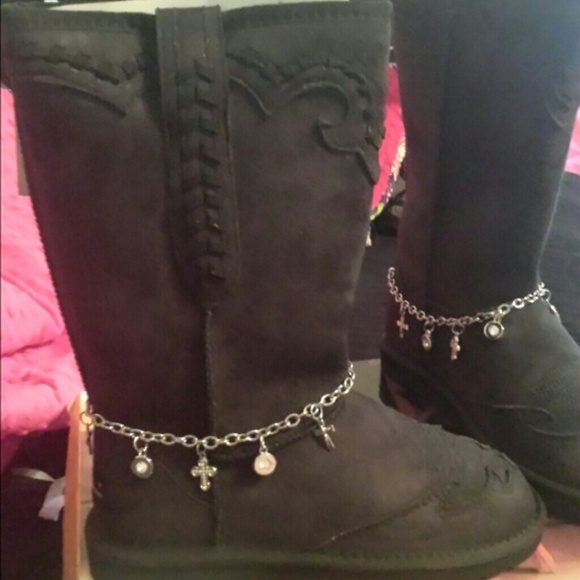 Western style "ugg" boots black