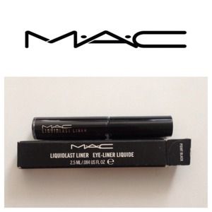 MAC liquid last liner in Point Black