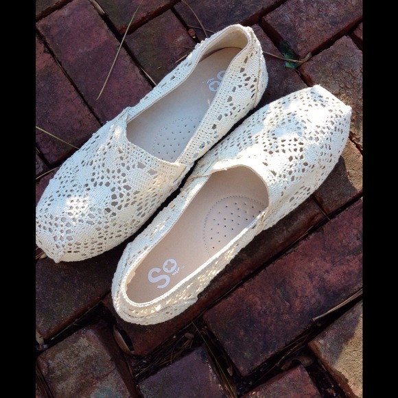 💝SOLD 💝Crochet slip ons from Khols 7.5 - Picture 3 of 4