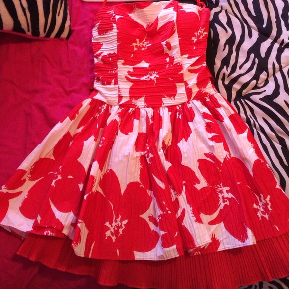 Strapless puffy dress