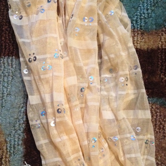 **BUNDLED** Scarf - Picture 2 of 2