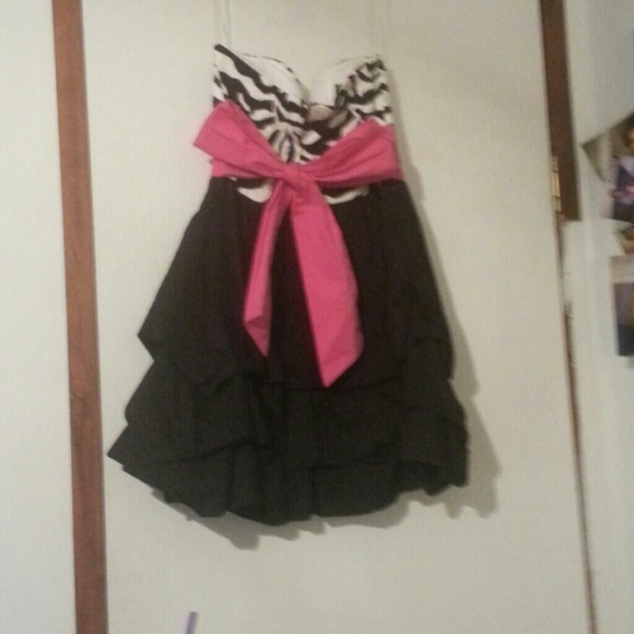 Dress - Picture 2 of 3