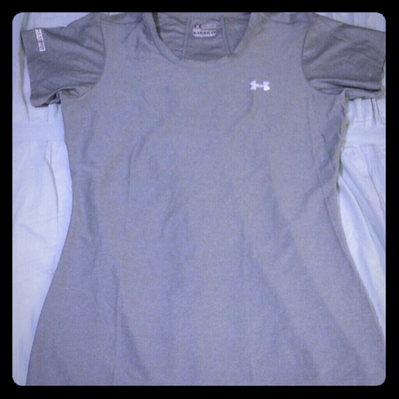 Under Armour heat gear, short sleeve fitted top.