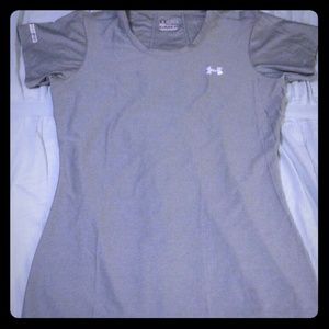 Under Armour heat gear, short sleeve fitted top.