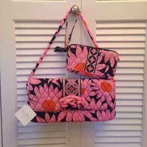 NWT🎀Vera Bradley "loves me" clutch & wristlet