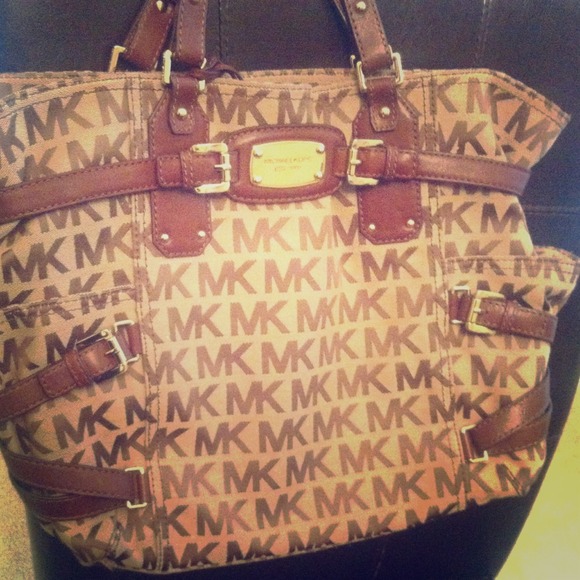 e 1106 michael kors