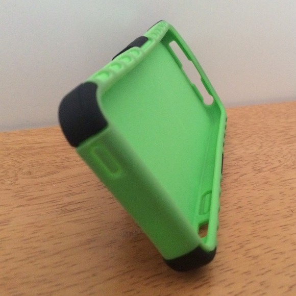 Iphone 5/5s kickstand case