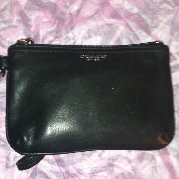 🎉Host Pick🎉Black Leather Coach Wristlet