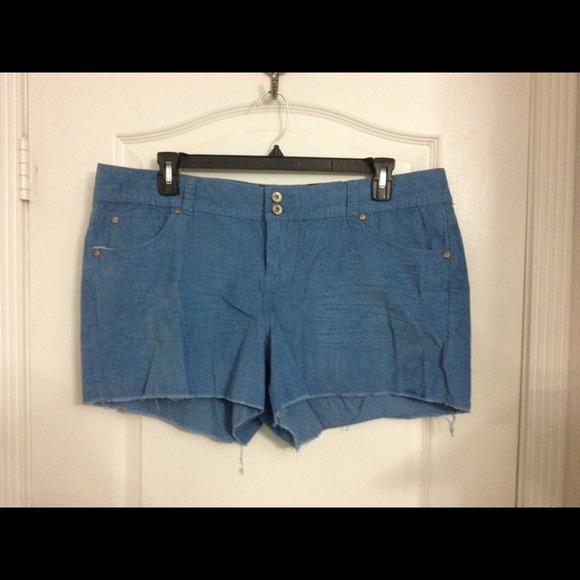 BUNDLE FOR BLUE SHORTS AND LEATHER JACKET