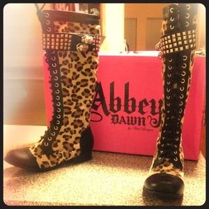 Leopard combat boots!!!