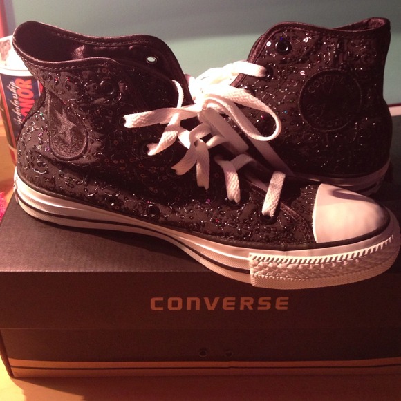 NEW BLACK SEQUINED CHUCK TAYLOR CONVERSE HIGHTOPS!