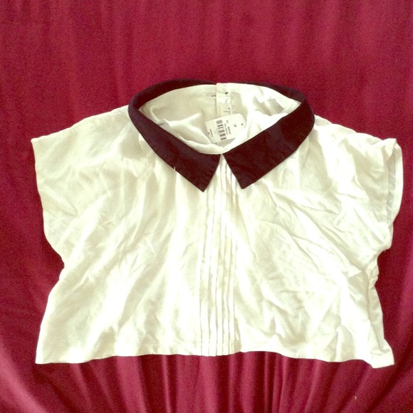 LF white and black collared crop top