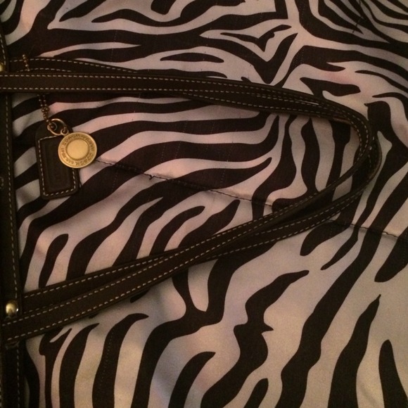 *REDUCED*Authentic Signature Coach Tote! - Picture 2 of 4