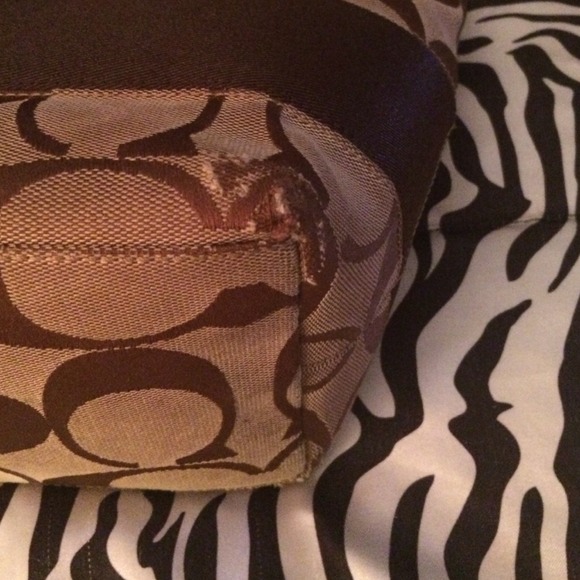 *REDUCED*Authentic Signature Coach Tote! - Picture 3 of 4