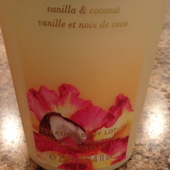 ⛔️SOLD⛔️🌴VS Coconut Passion Body mist & Lotion🌴 - Picture 2 of 3