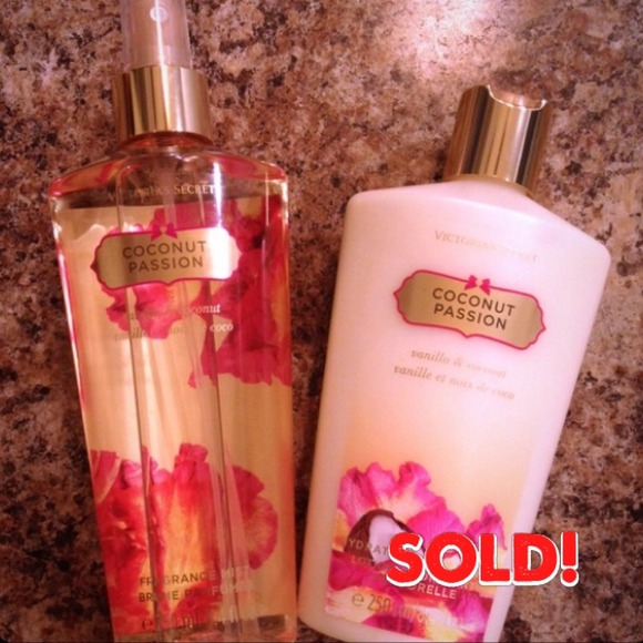 ⛔️SOLD⛔️🌴VS Coconut Passion Body mist & Lotion🌴 - Picture 1 of 3