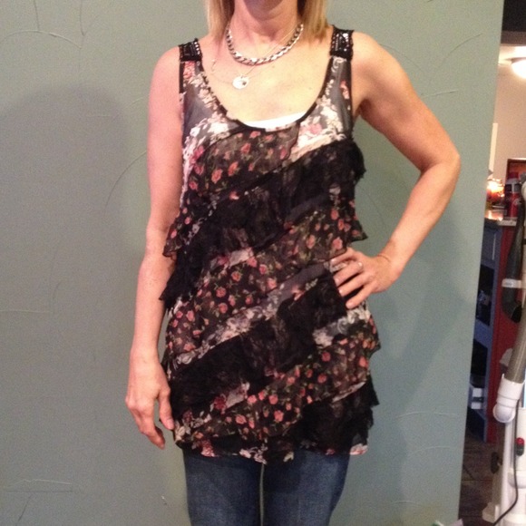 Tiered sleeveless top