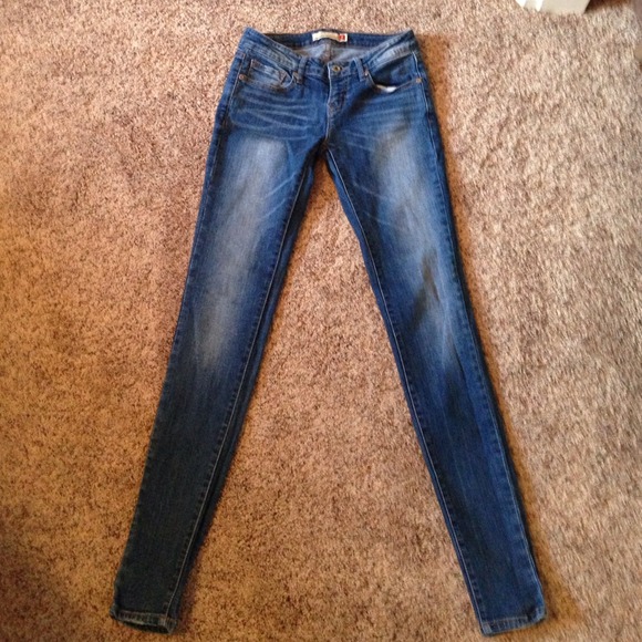 Light wash skinny jeans