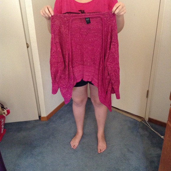 SOLD  Torrid cropped valero&green sweater
