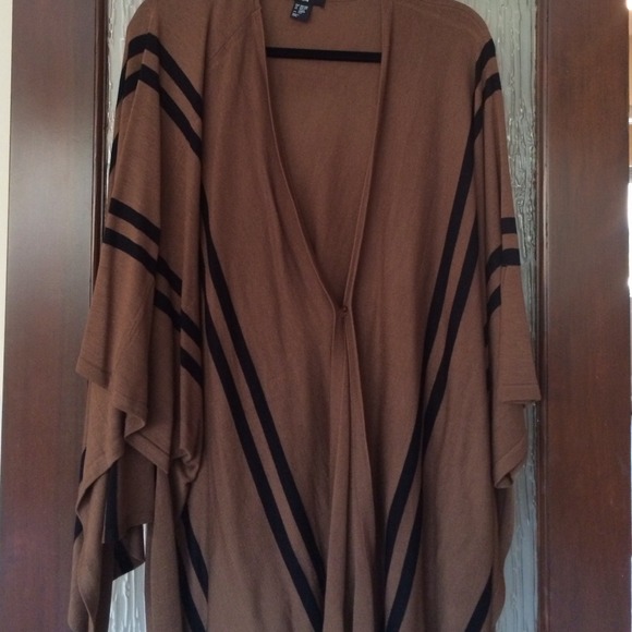 Camel and Black sweater - Picture 1 of 4