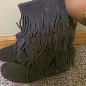 Minnetonka fringe boots