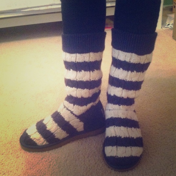 Cutest Boots! 😍 Cable Knit Uggs