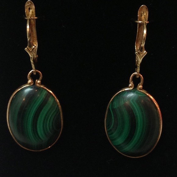 Authentic 14k gold earring with genuine gemstone💎