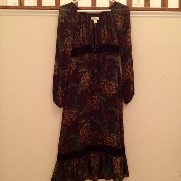 Patterned Dress - Picture 2 of 4