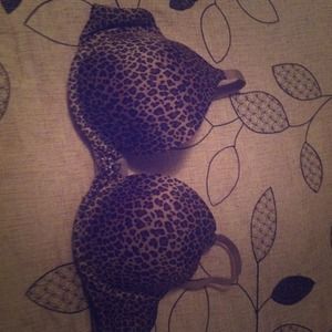 A nice bar never worn it its new :) didn't fit me