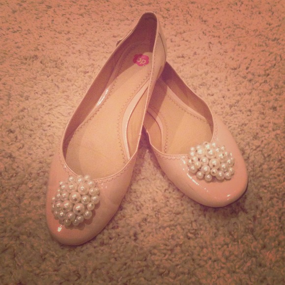 Beige ballet flats with pearl design