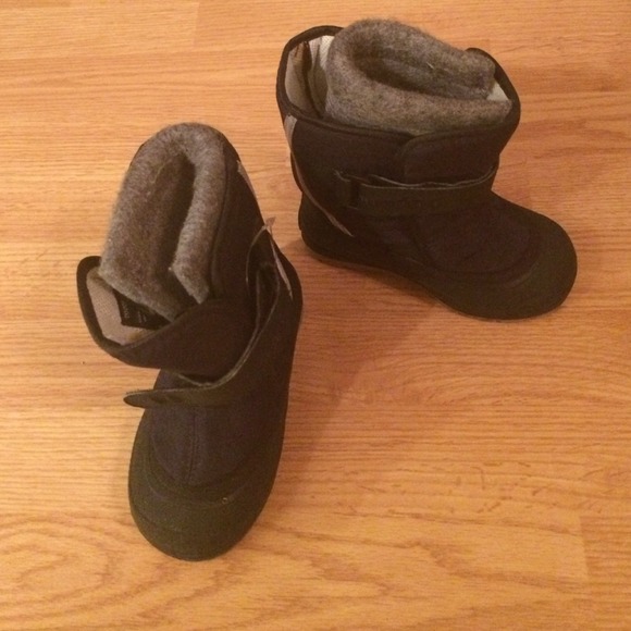 New llbean boys winter snow boots.
