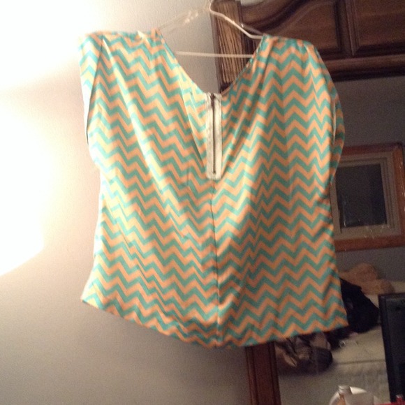 Chevron crop top - Picture 2 of 2