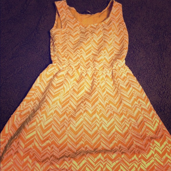 Cute simple casual chevron dress! - Picture 1 of 1