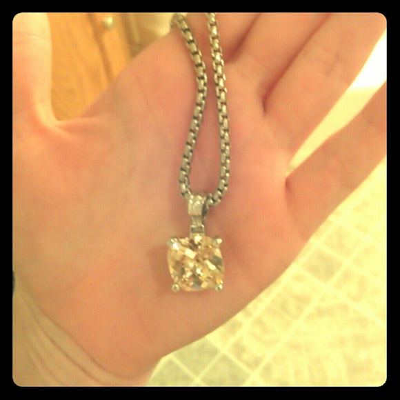 Light pink gem necklace