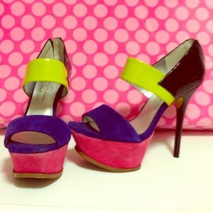 Jessica Simpson pumps