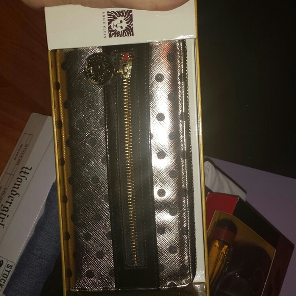 Anne klein wallet