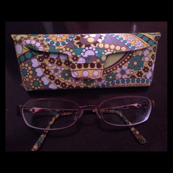 SOLD-Vera Bradley glasses w/match case $20