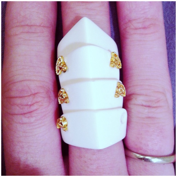 SOLD! Vivienne Westwood AMOUR RING Resin white