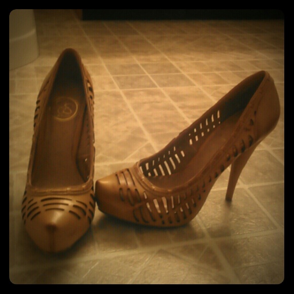 Tan Jessica Simpson heels