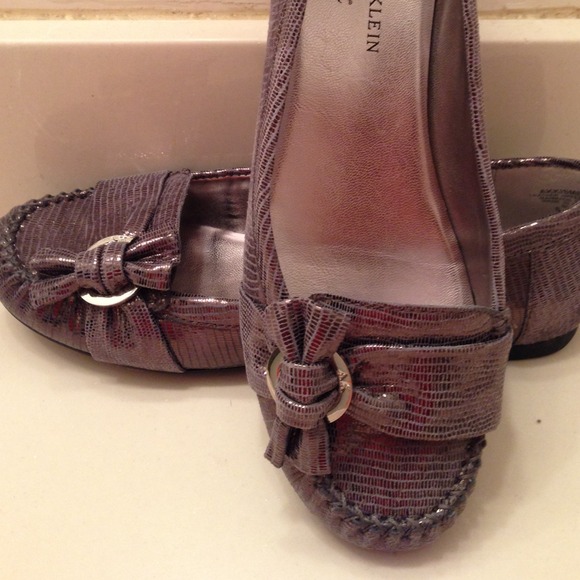 Authentic Anne Klein flats - New!!