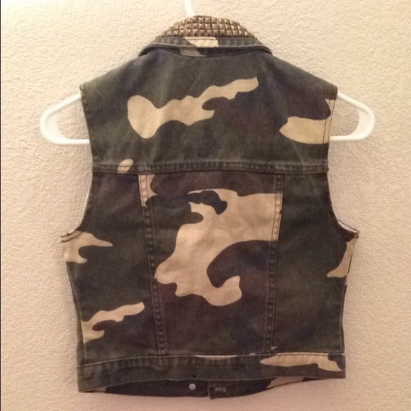 SOLD Forever 21 camouflage studded vest - Picture 3 of 5